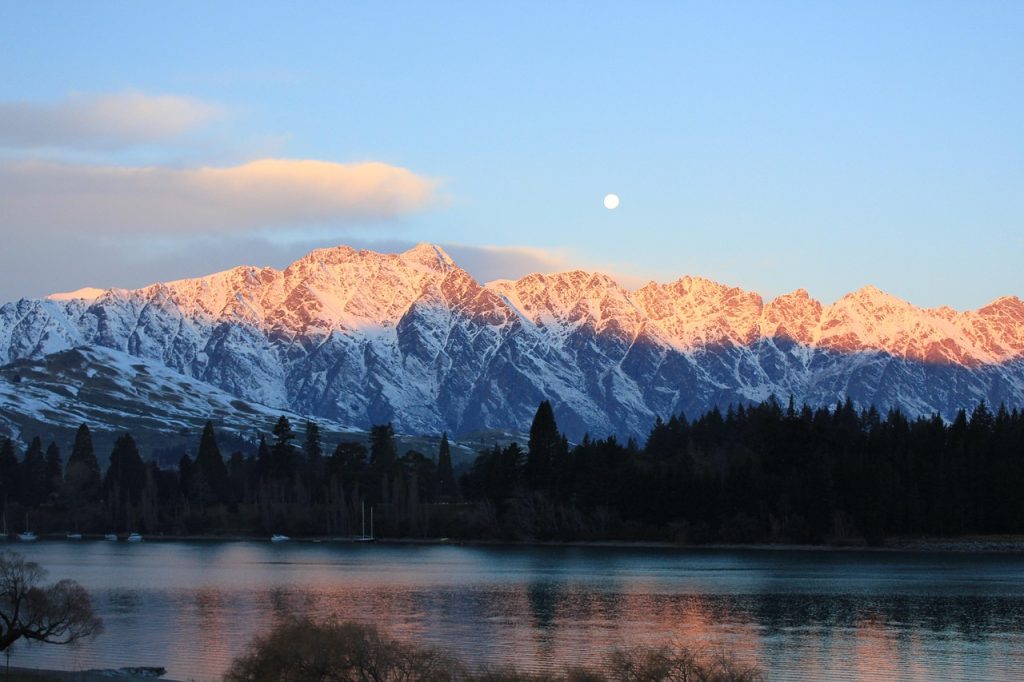 Queenstown, new zealand, lakeside — Weekly Cashback Offers on Jeetbuzz App